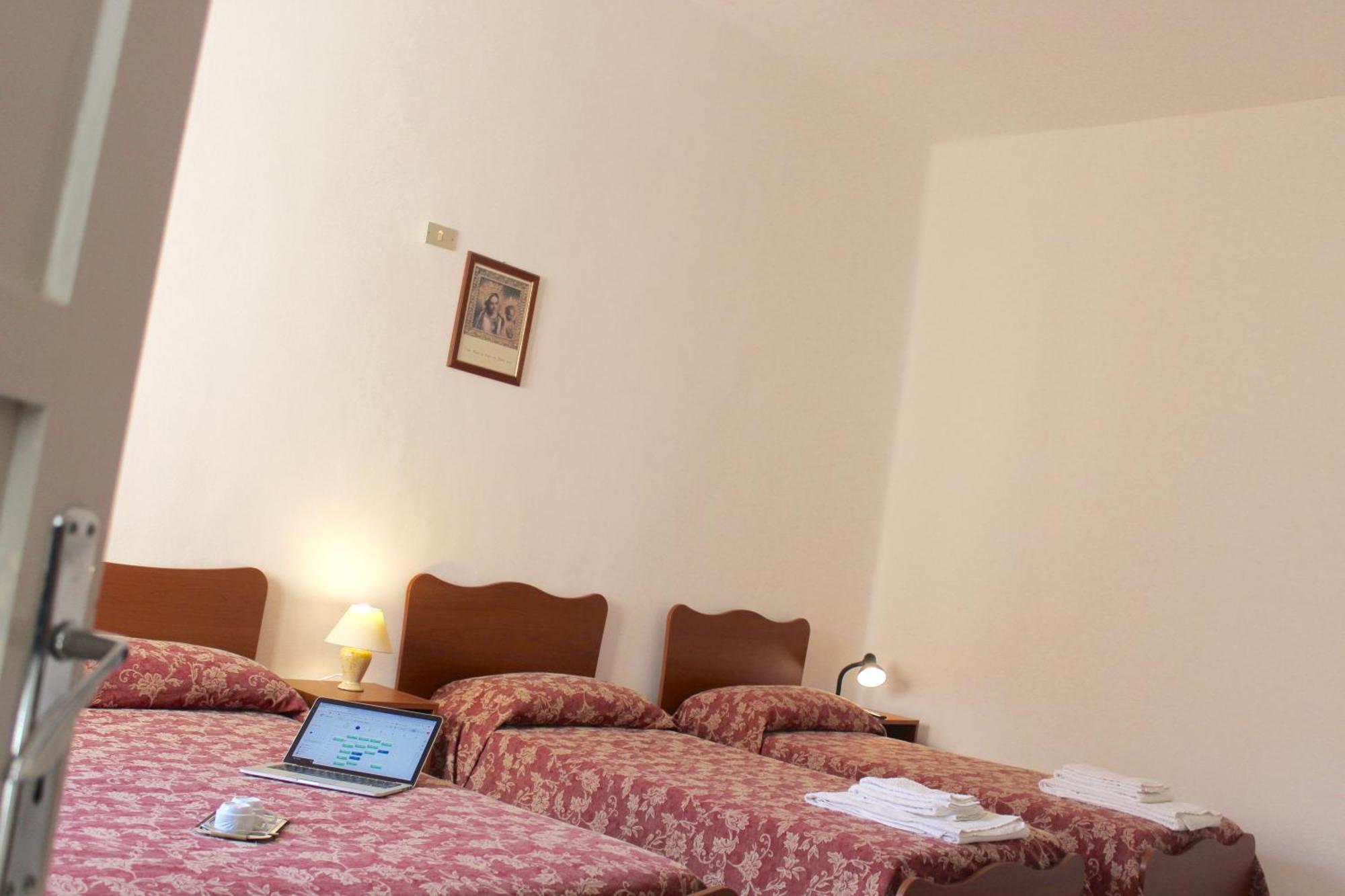 Albergo Del Santuario Santa Maria di Leuca Eksteriør billede